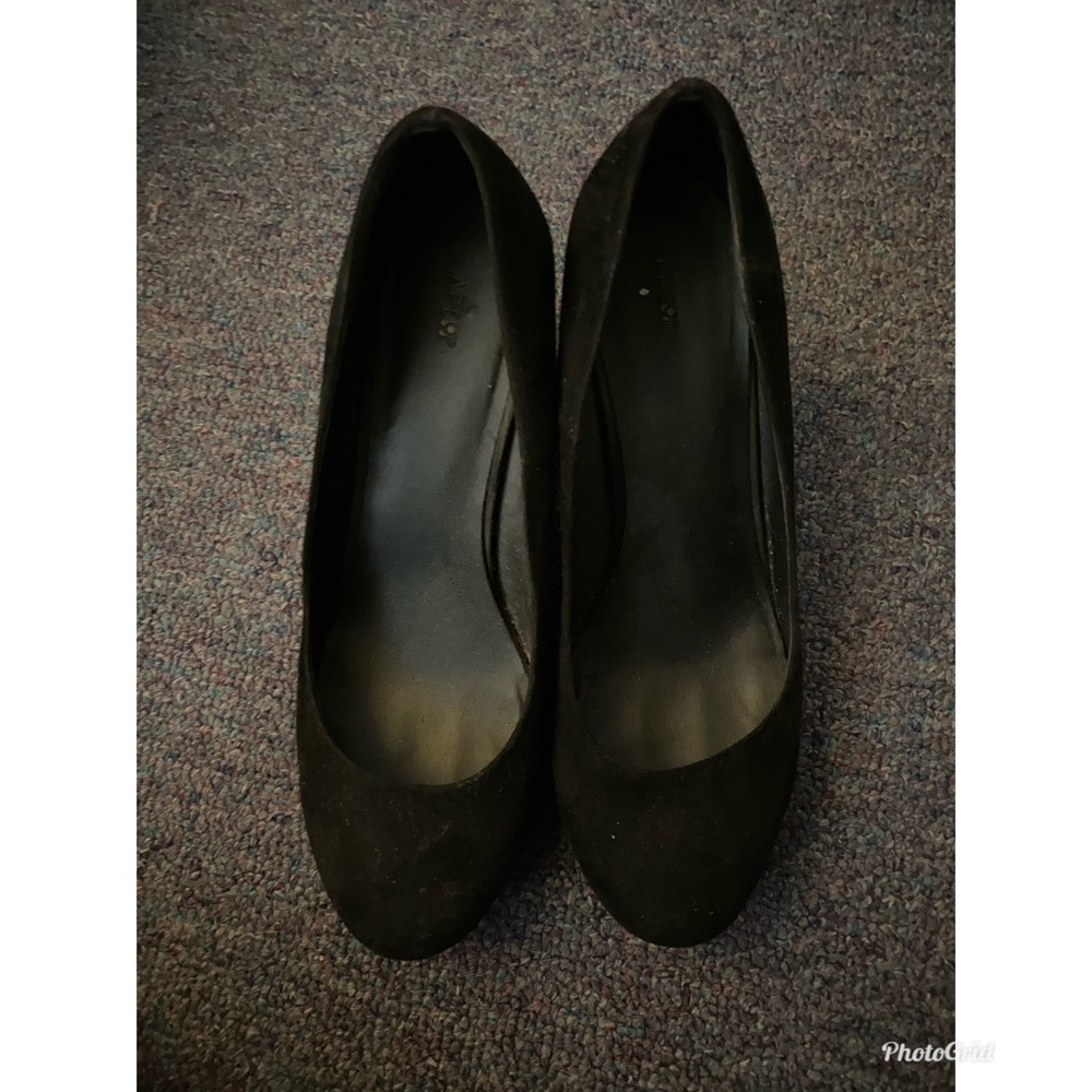 Black Wedges